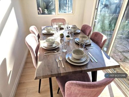 3 bedroom terraced house to rent - Photo 3