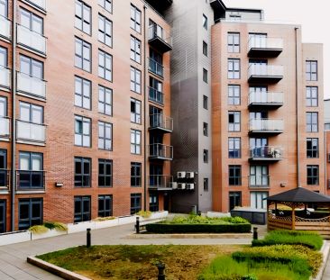Stylish double ensuite bedroom not far from the School of Law - Photo 2