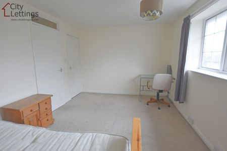 3 Bedroom End Terraced House - Photo 2