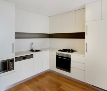 Sunny One Bedroom With Large Balcony! - Photo 3