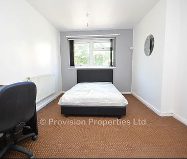 3 Bedroom Student Properties Leeds - Photo 2