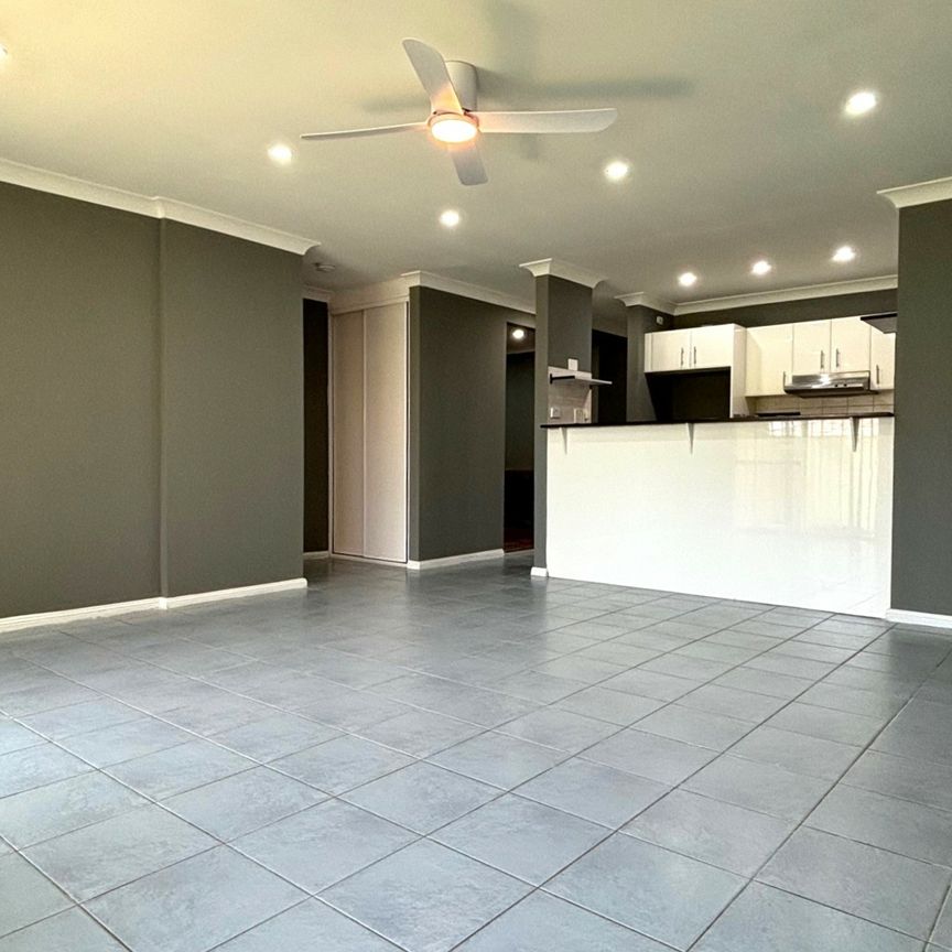 Charming 2-Bedroom Villa with Versatile Spaces - Photo 1