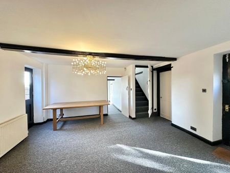 4 bedroom character property to rent - Photo 2