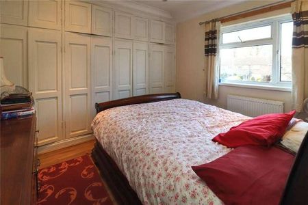 Woking, Surrey, GU21 - Photo 4