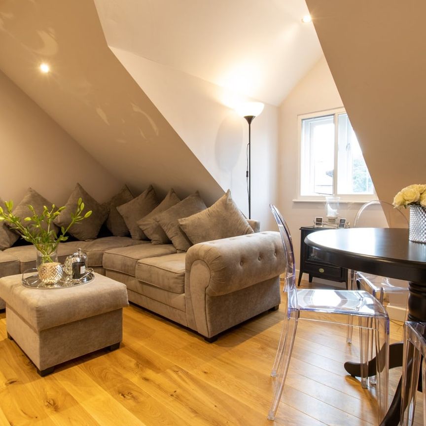 2 Bed Flat, Harrogate Road, LS17 - Photo 1