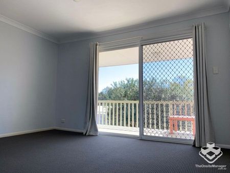 A LOVELY TOWNHOUSE IN A POPULAR BAYSIDE COMPLEX! - Photo 5