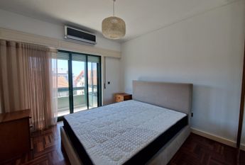 Apartamento T3 Renovado na Praia da Barra - 2ª Linha do Mar.