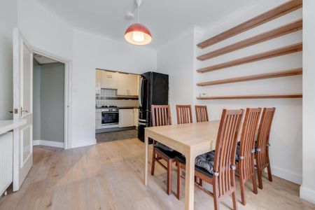 3 bedroom flat to rent - Photo 4