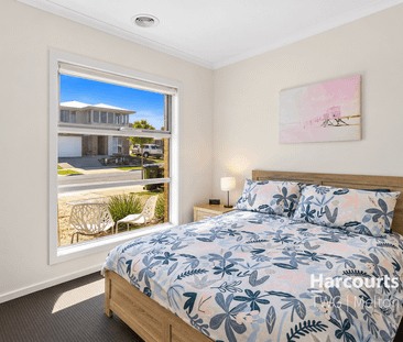 Modern Four-Bedroom Family Home Moments from the Beach in Torquay - Photo 3