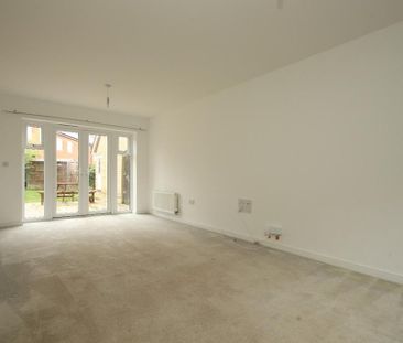 4 bedroom detached house to rent - Photo 3