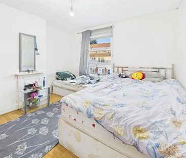 3 bedroom end of terrace house to rent - Photo 4