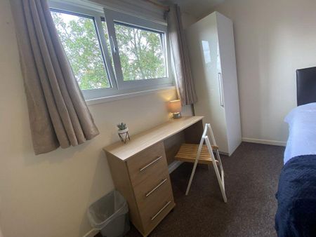 1 bedroom in a house share to rent - Photo 5