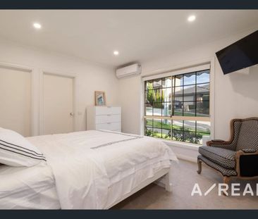 Stylish Low-Maintenance Home in Prime Doncaster East Location - Photo 5