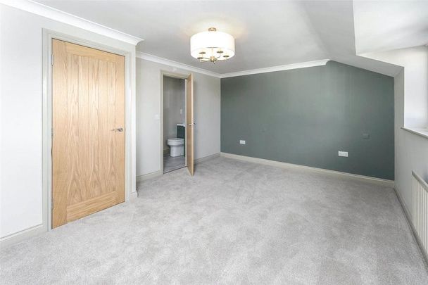 3 bedroom end of terrace house to rent - Photo 1
