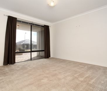 SPACIOUS FAMILY HOME! - Photo 2