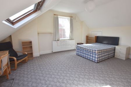 4 Bedroom Mid Terraced House - Photo 5