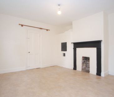 Saham Toney - Photo 3