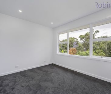 Fully renovated gem with spacious living & ducted air conditioning - Photo 5