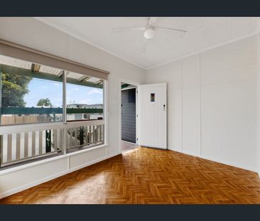 Freshly Updated 4-Bedroom Home - Moments from the Waterfront - Photo 1