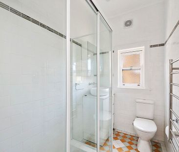 Furnished One Bedroom Apartment One Block Away From The Beach - Photo 5