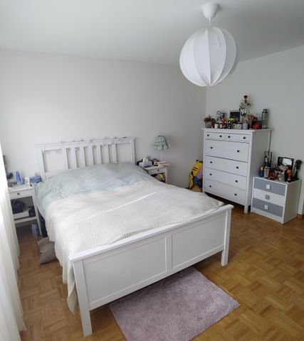 Beautiful bright 3.5 room apartment on the 4th and last floor with elevator. - Photo 3