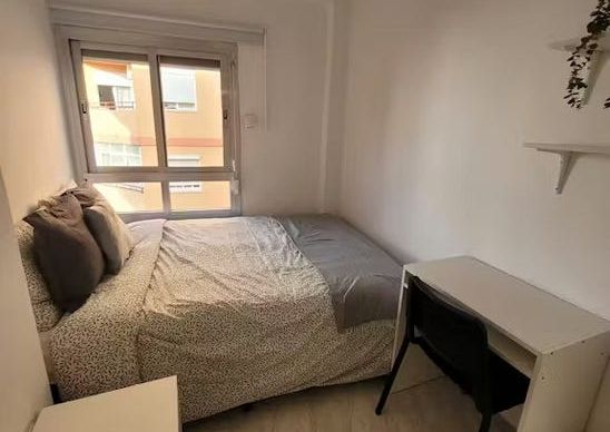 Carrer de Sant Lluís Bertran, Torrent, Valencian Community 46900