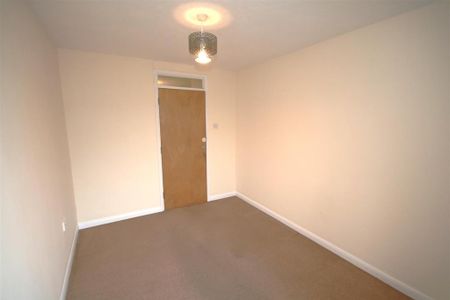 3 bedroom end of terrace house to rent - Photo 4
