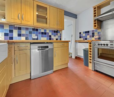 Charming end terraced 2 bedroom cottage located just off the High S... - Photo 6