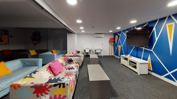 1 bedroom private hall to rent - Photo 1