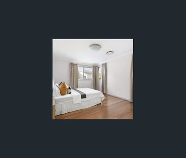 An oversized family home with enormous living room drenched with na... - Photo 2