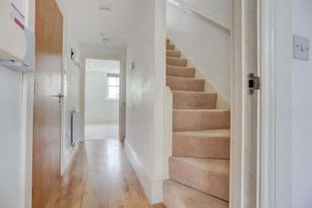 2 bedroom maisonette to rent - Photo 4
