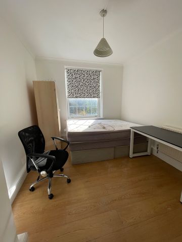 4 Bed Flat, Corbin House, E3 - Photo 3