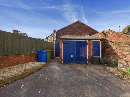 4 bedroom terraced house to rent - Photo 4