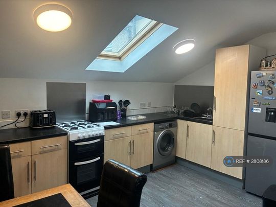 2 bedroom flat to rent - Photo 1