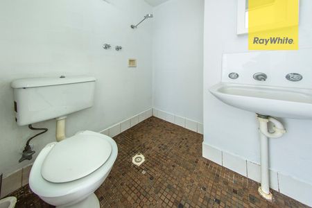 PANORAMIC SKYLINE VIEWS FROM BRIGHT APARTMENT - Photo 4