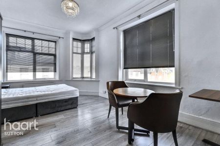 1 bedroom in a flat share to rent - Photo 2