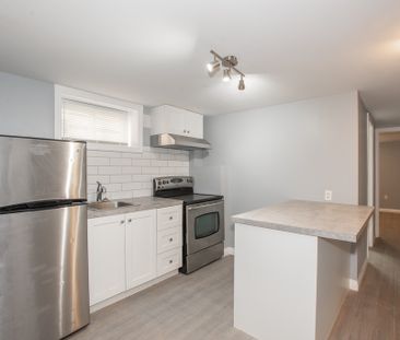 **BEAUTIFUL** 3 Bedroom Lower Unit in Thorold!! - Photo 6