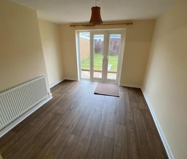 3 bedroom semi-detached house to rent - Photo 3