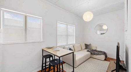 Sunny 2-Bedroom Home in the Heart of Westmere - Photo 2