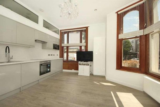Churchfield Road, W3 - Photo 1