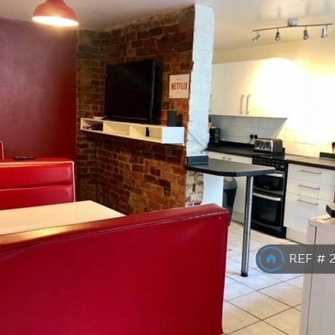 1 bedroom in a house share to rent - Photo 1