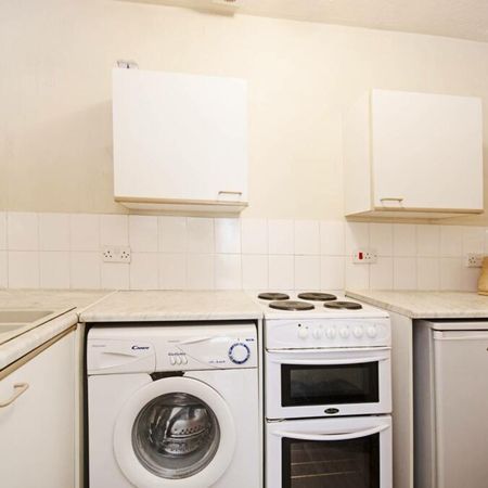 1 Bed Flat, Goosander Court, NW9 - Photo 3