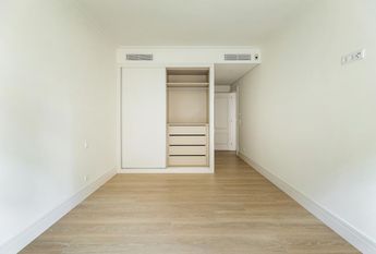 1 Bedroom Apartment with swimming pool, Janelas Verdes, Lisboa