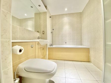 2 bedroom flat to rent - Photo 4