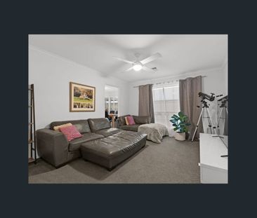 Stylish & Spacious Family Living in a Peaceful Seaford Rise Court - Photo 4