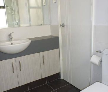 Modern Balga Villa Living - Photo 6