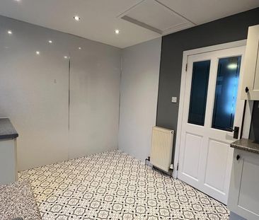 2 bedroom semi-detached house to rent - Photo 4