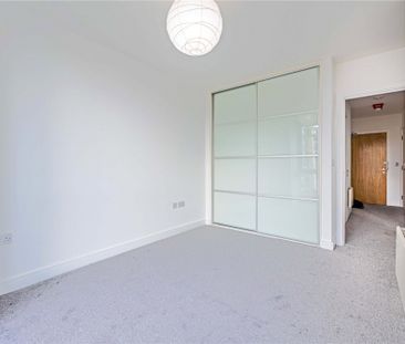 1 bed Flat for rent - Photo 2