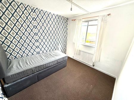 channel close, Heston, TW5 0PP - Photo 3