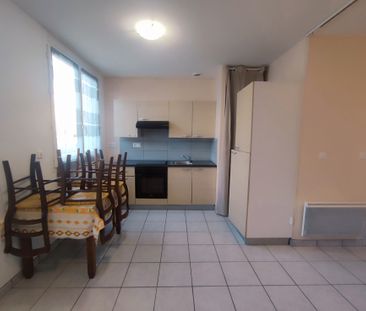 Appartement T1bis meublé en plein centre de Saint Quentin Fallavier - Photo 3